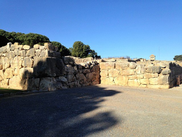 Vistas de la muralla griega