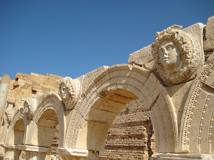 Detalles del mercado de Leptis Magna donde aparece Gorgona (su sola mirada te dejaba petrificado)